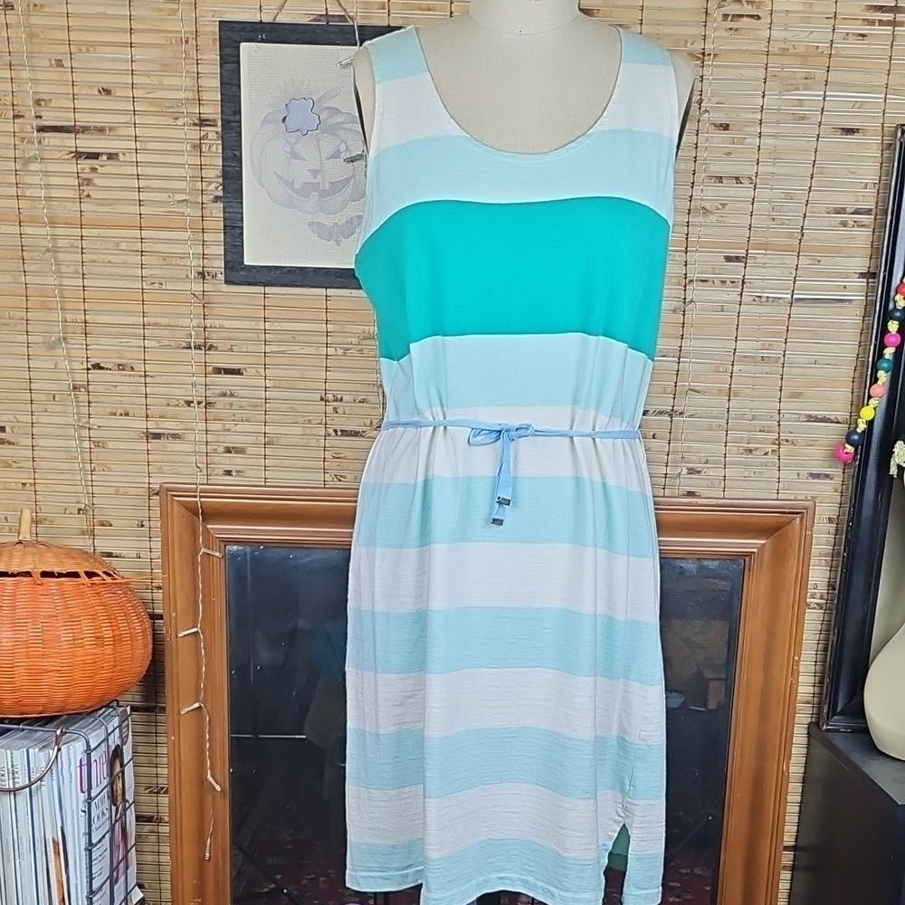 Chic Sleeveless Striped Midi Dress in Green and White